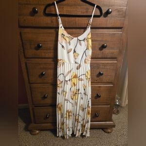A New Day Pleated Spaghetti Strap Yellow And White Dress.  Size M